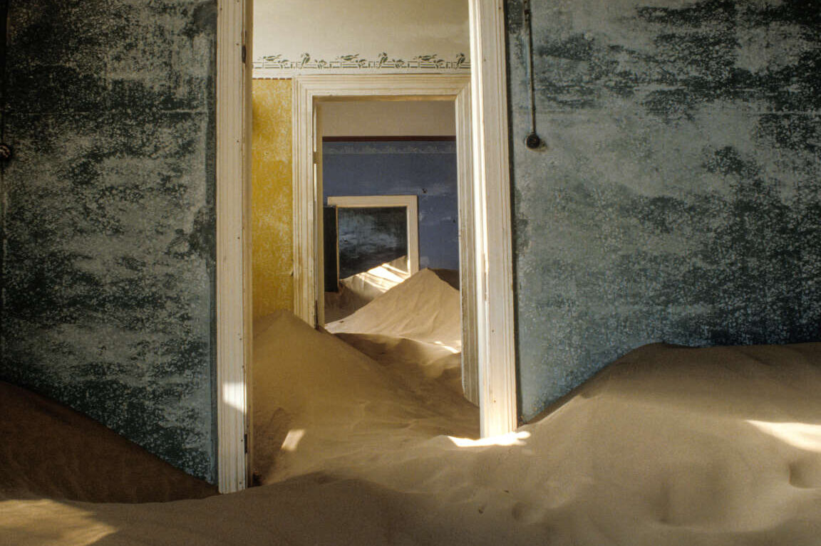 Kolmanskop, la ville fantôme engloutie par le désert namibien